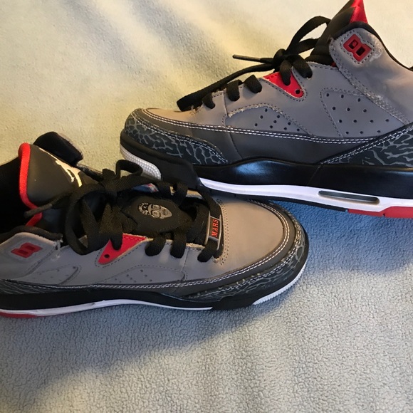 Youth 4.5 Jordan’s women’s size 6 - Picture 3 of 4